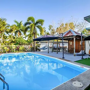 Bush Village 3* Airlie Beach